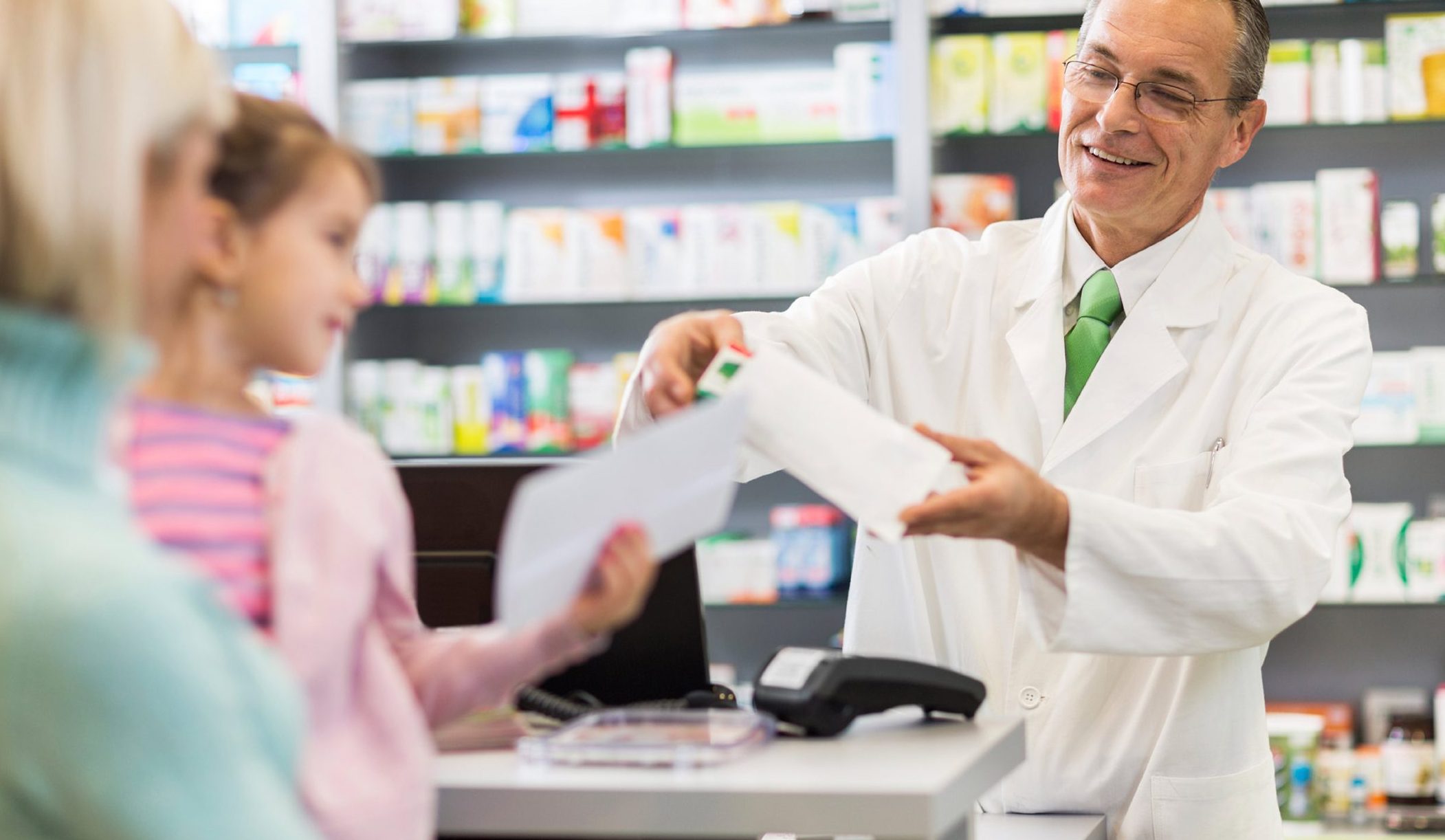 5-reasons-pharmacists-love-their-jobs-and-the-six-figures